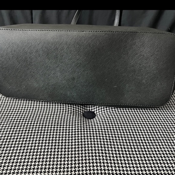 Michael Kors Jet Set Medium Travel Saffiano Leather Tote - Black 30T5GTV… - Picture 2 of 16